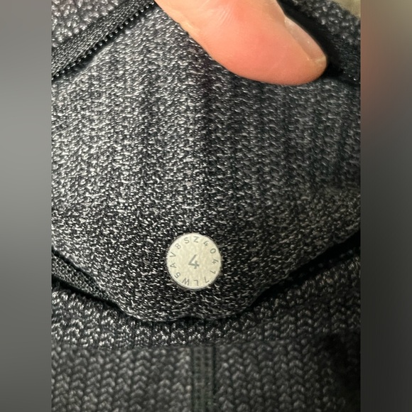 Lululemon Speed Up Tight Heathered Black Size 4 - Picture 5 of 6